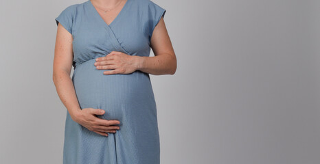 werdende mutter babybauch schwanger schwangere schwangerenbauch schwangerschaft bauchumfang...