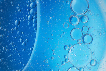 Naklejka na ściany i meble abstract light blue background with oil circles . bubbles of water close up .