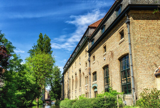 Brouwerij De Halve Maan (Brewery) and hopmuseum in Walplein