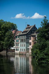 Fototapeta na wymiar view of trees in border the Il river at the little france quarter and medieval house in Strasbourg