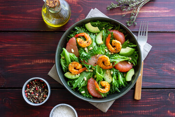 Salad with shrimp, grapefruit, avocado and nuts. Healthy eating. Diet.