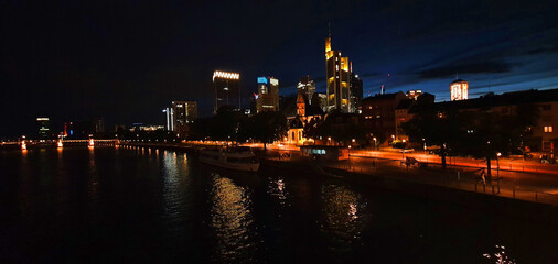 Frankfurt, Deutschland: Skyline am Abend