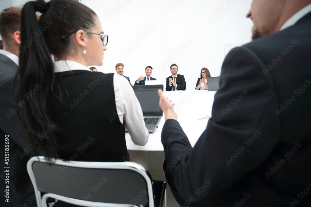 Poster meeting of shareholders of the company at the round - table.