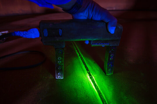 Steel plate tank butt weld carbon background green contrast of magnetic field fluorescence