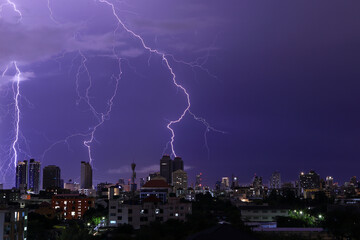 Lightning and lightning in the big city
