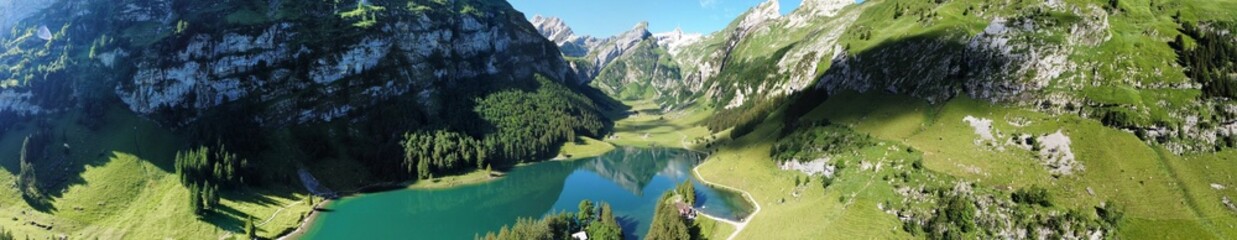 Appenzell, Schweiz: Panorama des Seealpsee am Säntis