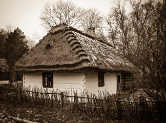 An old cottage in Guciów in Roztocze. - obrazy, fototapety, plakaty