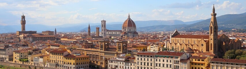 Fototapeta na wymiar Amazing view of Florence City in tuscany Region in Central Italy and landmarks