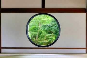京都、源光庵の悟りの窓