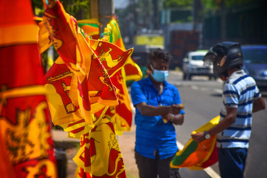 A vendor selling Sri Lankan flag on Independence day