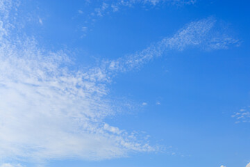Fototapeta na wymiar 夏の青空と雲　7月