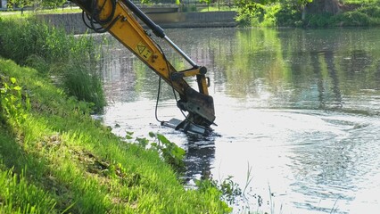 Industrial Heavy Duty Excavator Dredging River Bottom Removing Stinky Silt Mud Slime and Seaweed...