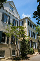 Fototapeta na wymiar Cityscape of the historic French Quarter residential district in Charleston, South Carolina