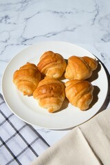 クロワッサンのクローズアップ　朝食のイメージ　ホームメイドのイメージ