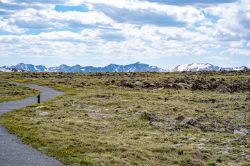 Fototapeta na wymiar Hiking trail at Rocky Mountain National Park in Colorado