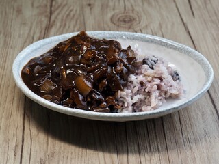한국음식 짜장소스와 밥
