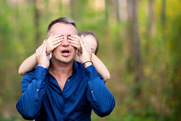 Daughter makes surprise to her dad