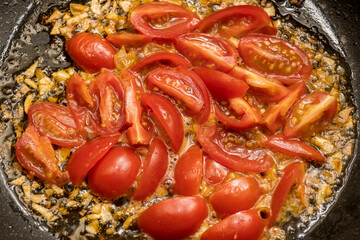 調理中のミニトマト