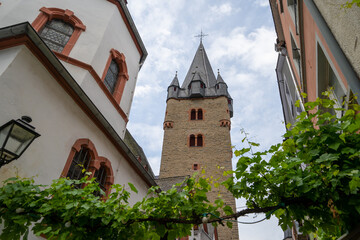 Bernkastel-Kues Rheinland-Pfalz Fachwerk Umgebinde Brunnen Historisch Mosel Weinhänge