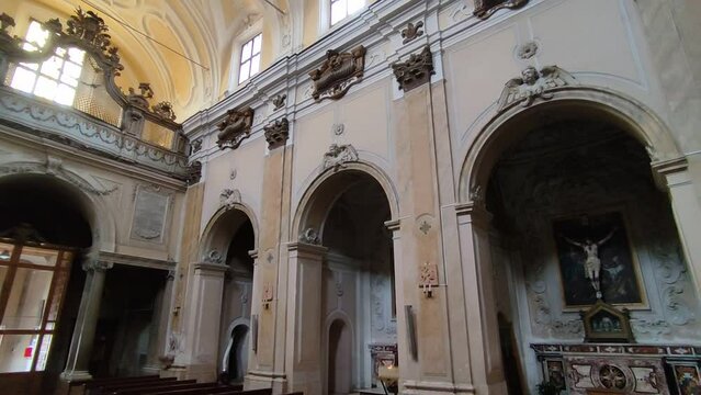 Benevento - Panoramica interna della Chiesa  dell'Annunziata