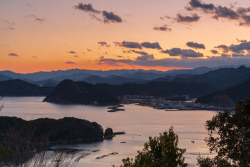 リアス式海岸と紀伊山地の夕景