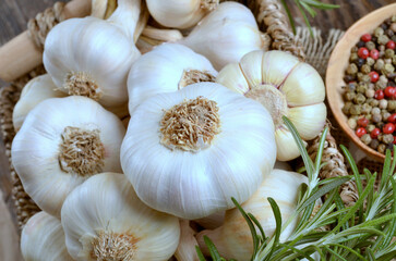 Fresh garlic heads close up. Healthy food ingredient. traditional seasoning for cooking. Green spices and peppercorns