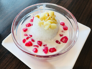 Water chestnut wrapped with jelly in syrup.