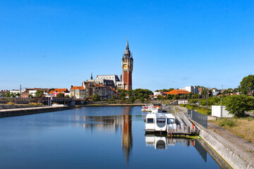 Fototapeta premium Calais (France) / Beffroi vue du Quai de la Batellerie