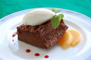 生チョコレートケーキ　北海道産ホイップクリームと