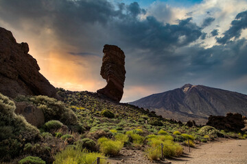 roques de Garcia stone and Teide mountain volcano in the Teide National Park  Tenerife  Canary Islands  Spain
