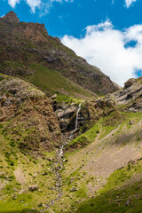 Fototapeta na wymiar Landscape of the Pyrenees from the Salto de Tendenera Waterfall in the Ripera Valley, Huesca