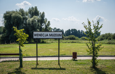 Fototapeta Sign indicating narrow gauge train station in Wenecja, Poland obraz