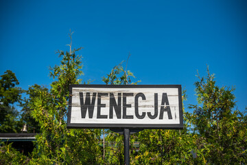 Fototapeta Sign indicating narrow gauge train station in Wenecja, Poland obraz