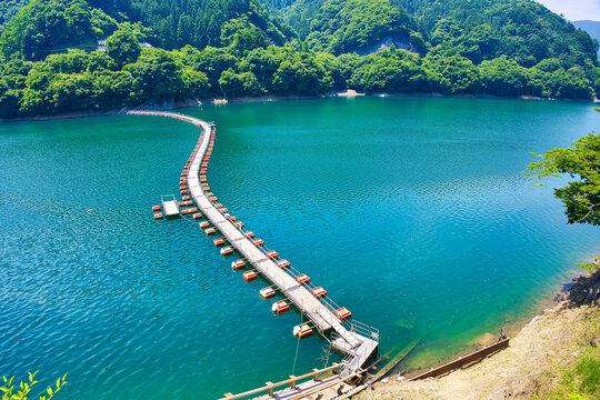 「浮き橋」の写真素材 | 9,560件の無料イラスト画像 | Adobe Stock