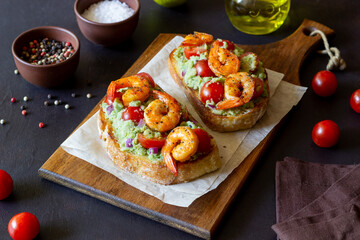 Bruschetta with shrimp, guacamole and tomatoes. Healthy eating. Breakfast.