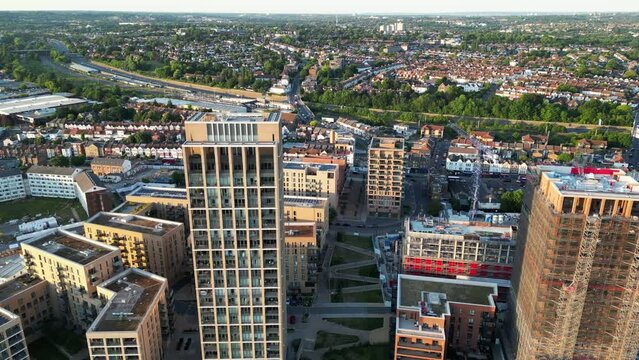 Barratt London - Hendon Waterside next to the scenic Welsh Harp Reservoir - 170 hectares of green space.