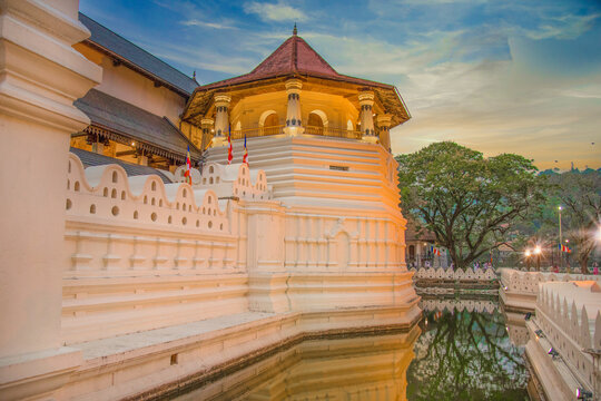 Temple of the Tooth | Sri Dalada Maligawa | architecture | Sri Lanka | Kandy