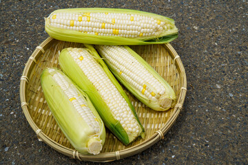 高糖度の生食用ホワイトコーン