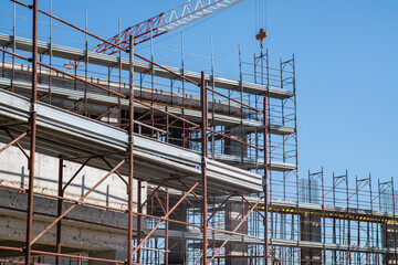 construction site & scaffolding: the construction site grows with the development of the flat building by inserting new elements of the pontoon in the facade. taxs superbonus.