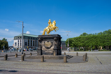 Reiterstandbild von August dem Starken bekannt ls Der Goldene Reiter am Neust&auml;dter Markt