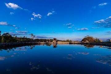 A placidez do lago localizado no Pico das Cabras em Campinas, São Paulo, Brasil
