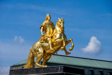 Reiterstandbild von August dem Starken bekannt ls Der Goldene Reiter am Neustädter Markt