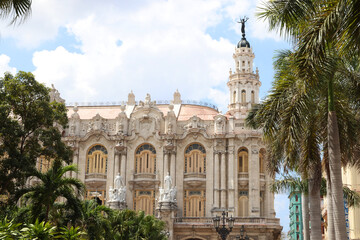 Fototapeta na wymiar Ancient colonial palace in Havana, Cuba
