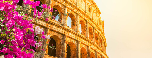 Obraz premium Colosseum at sunset in Rome, Italy