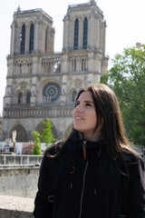 Fototapeta premium Young tourist girl at the Notre Dome Cathedral in Paris