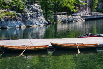 Obraz premium Two Row Boats in Mohonk Lake in New Paltz, New York
