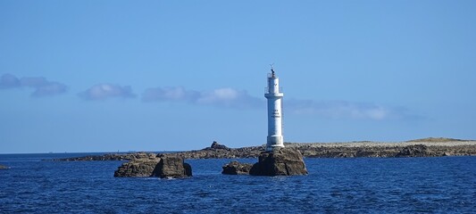 Weißer Leuchtturm in der Bretagne