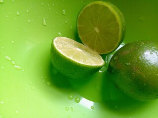 Fototapeta na wymiar lime with water drops