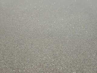 Glitzernder Strandsand in der Bretagne