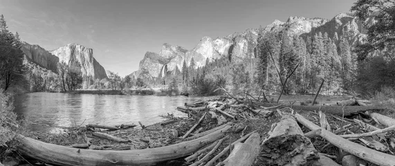 Gardinen scenic view in Yosemite valley to mountains of el capitan and cathedral rock © travelview